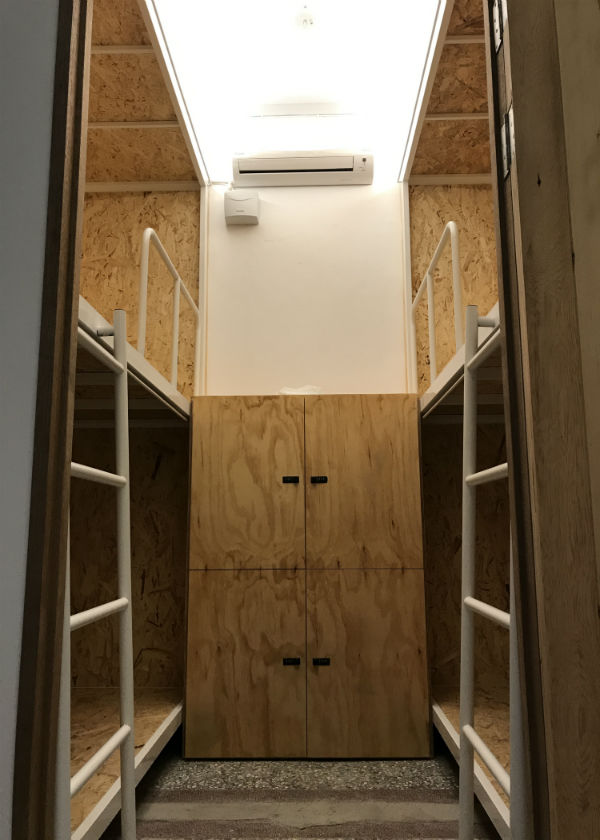 好朋友四人房裡的一張床 Bed in All-Gender 4-Bed Dorm