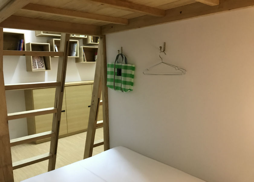 女朋友六人房裡的一張床 Bed in Women′s 6-Bed Dorm