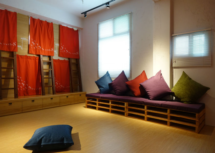 女朋友房裡的一張床 Bed in Women′s Dorm